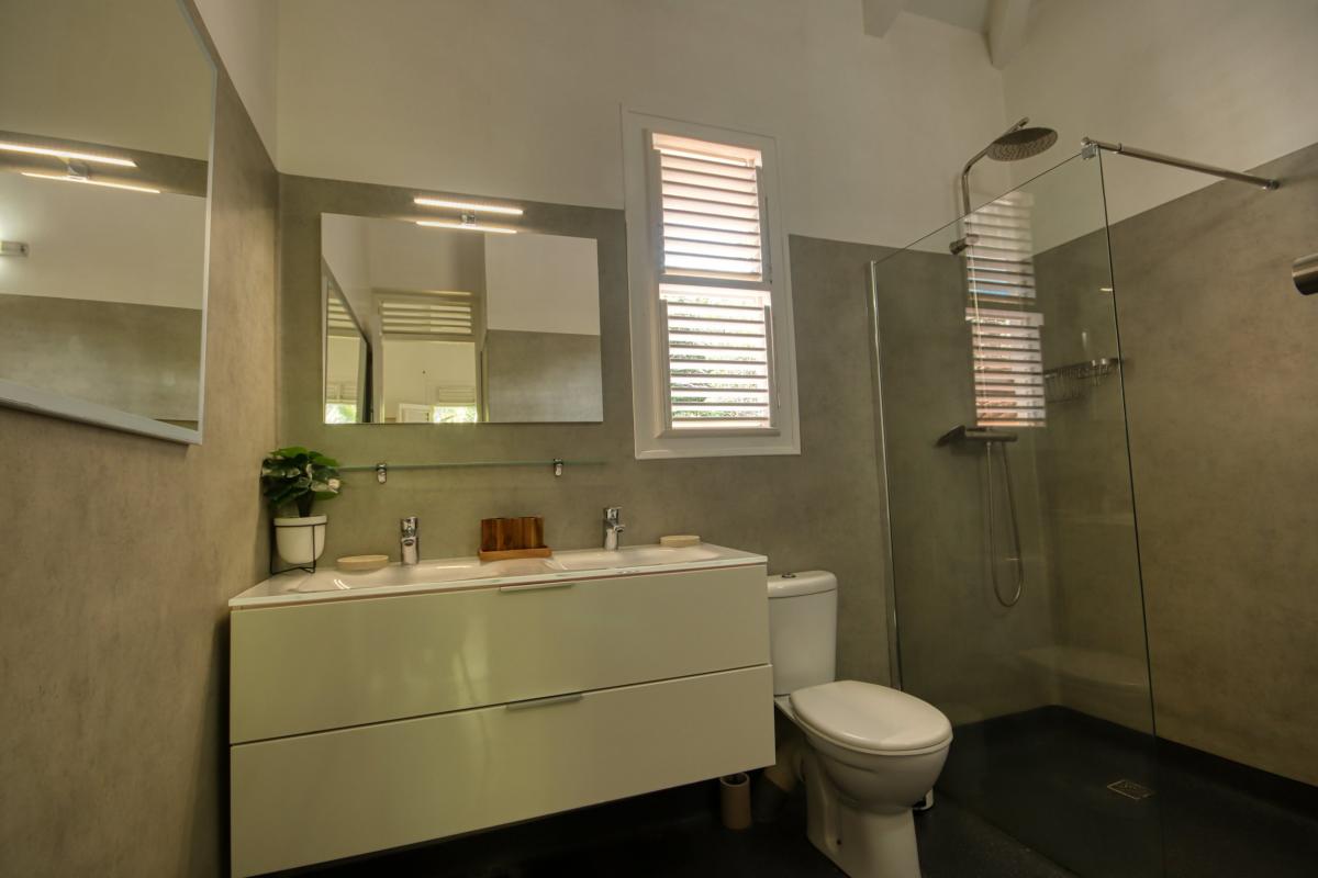 Location villa 4 chambres Trois Ilets Martinique - Salle d'eau suite parentale